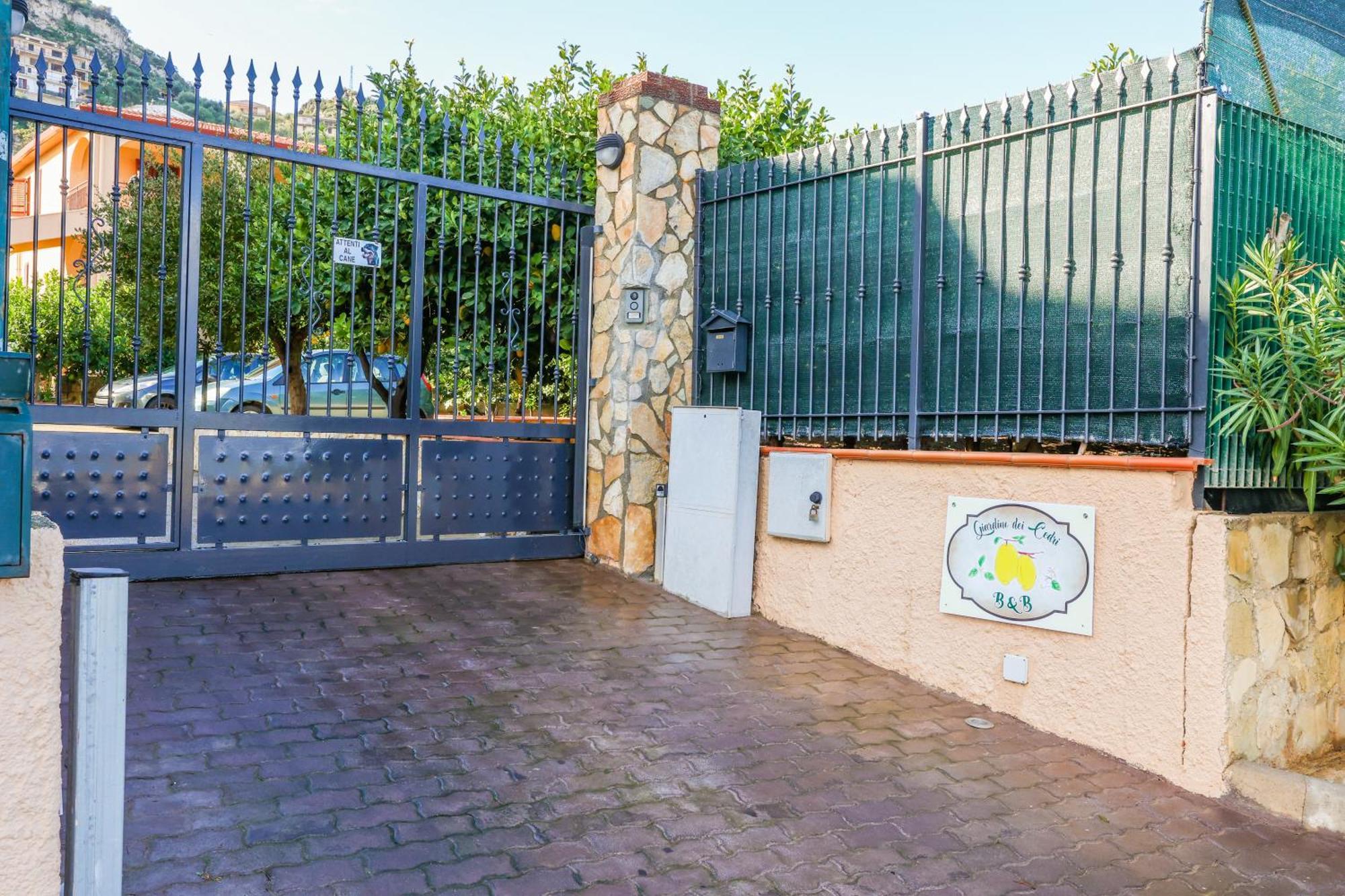 B&B Giardino Dei Cedri Трабия Экстерьер фото